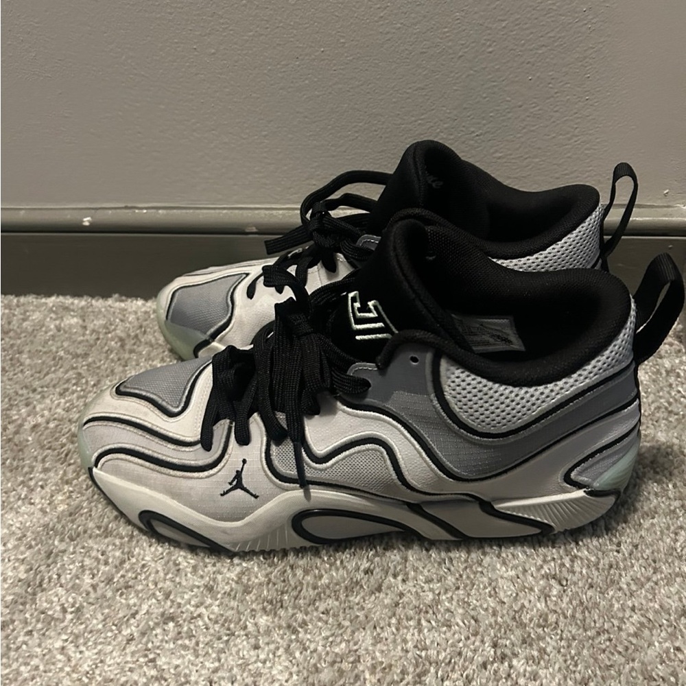 Nike men’s Tatum 3 zen sneakers size 10